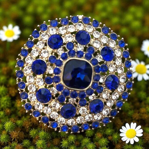 Vintage Monet Signed Brooch Sapphire Blue Clear Rhinestone Silver-Tone Round Pin - Picture 1 of 4